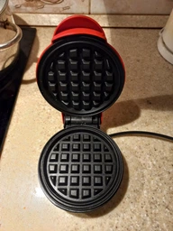 Вафельница мини Vaffle maker mini для венских и бельгийских вафель, сендвичница чёрно-красная фото от покупателей 7