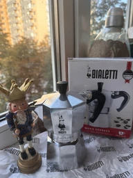 Кавоварка гейзерна Bialetti Moka Express на 6 чашок 270 мл Чорна (8006363018418) фото від покупців 1