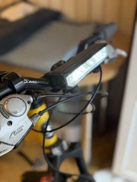 Велосипедная LED фара велосипедный фонарь передний велофара аккумуляторная на руль фото от покупателей 7