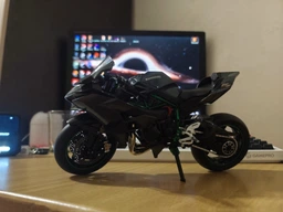 Модель мотоцикла миникопия Kawasaki Ninja H2R создана в масштабе 1:9