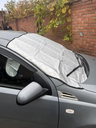 Універсальна захисна накидка на лобове скло від снігу та дощу + вушка 145*110 фото від покупців 1