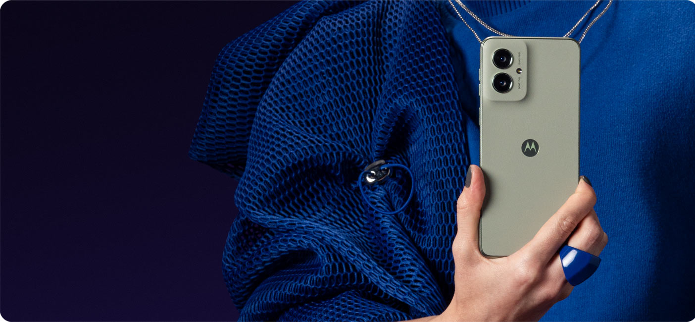 Motorola G55 8 в руці