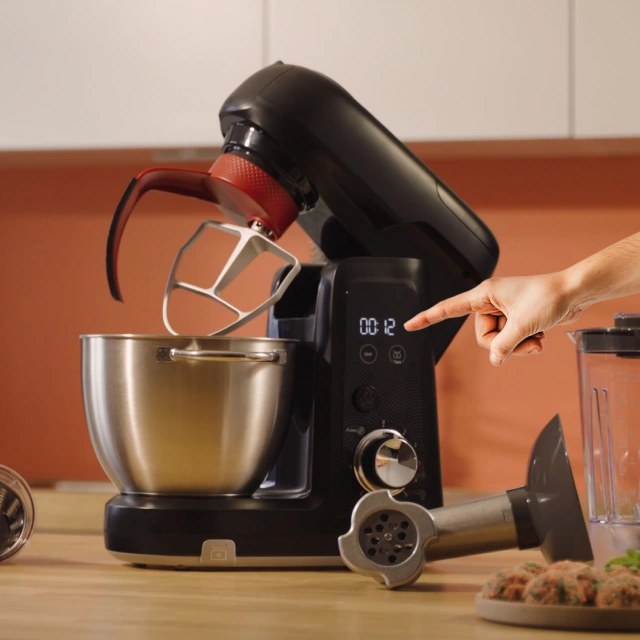 Удобное и безопасное управление кухонной машиной Tefal Bake Partner+
