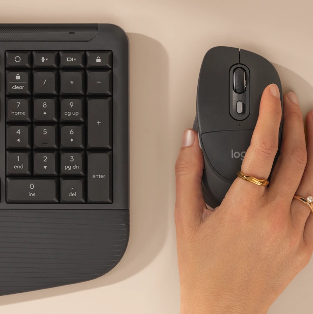 Logitech Signature Comfort Plus M850L з опорою для долоні поряд із клавіатурою