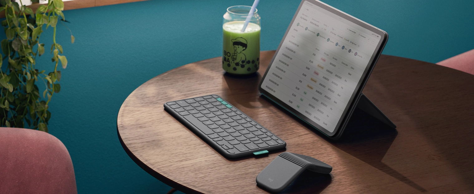 Logitech Mobi Fold на рабочем столе