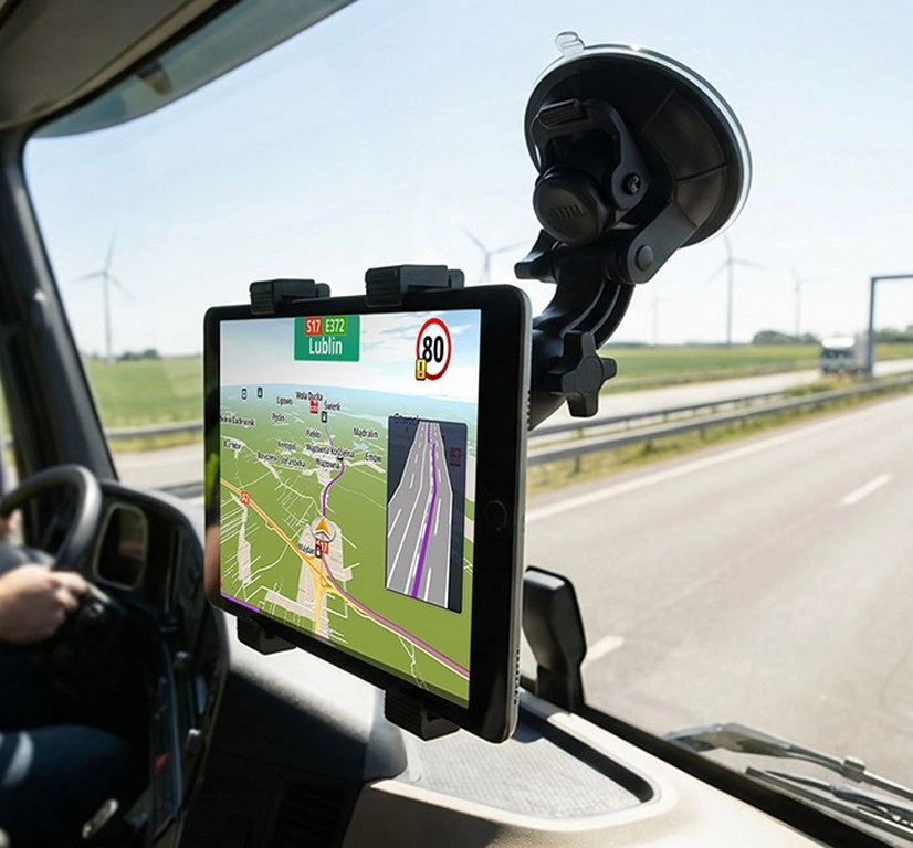 Вид экрана GPS-навигатора Dakota TAB8 PRO с детальной картой дорог Украины и Европы