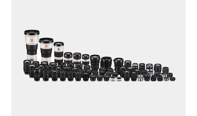 Фотография всей линейки объективов от Sony