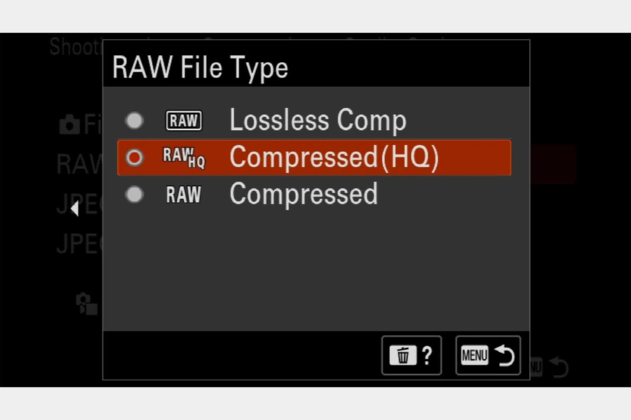 Изображение меню камеры "RAW file type" (Тип файла RAW) с выбранным пунктом "Compressed(HQ)" (Сжатие (HQ))
