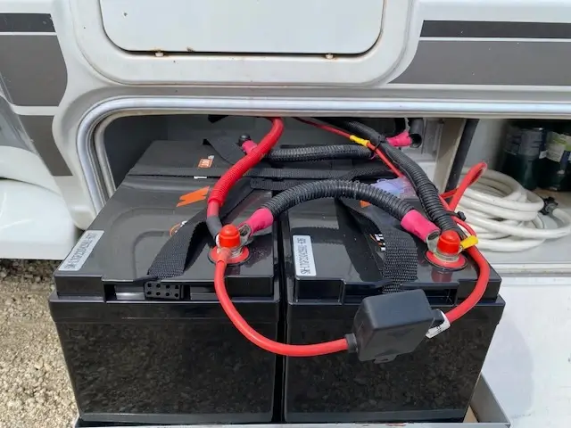 Встановлення легкого акумулятора LiTime 12V 100Ah LiFePO4 в автодім