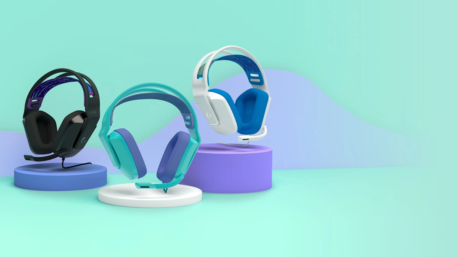 Ігрові гарнітури Logitech G335 у чорному, м’ятному та білому кольорах на подіумах