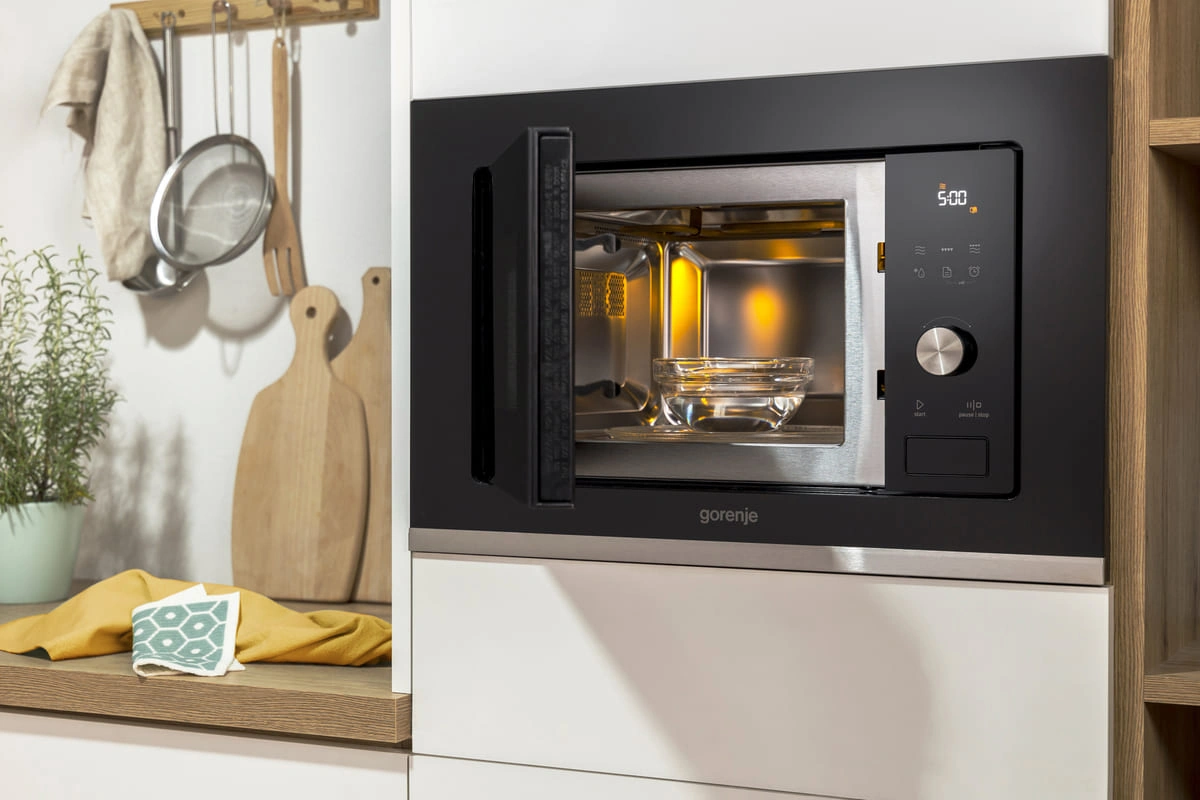 Очистка камеры микроволновой печи Gorenje паром по программе AquaClean