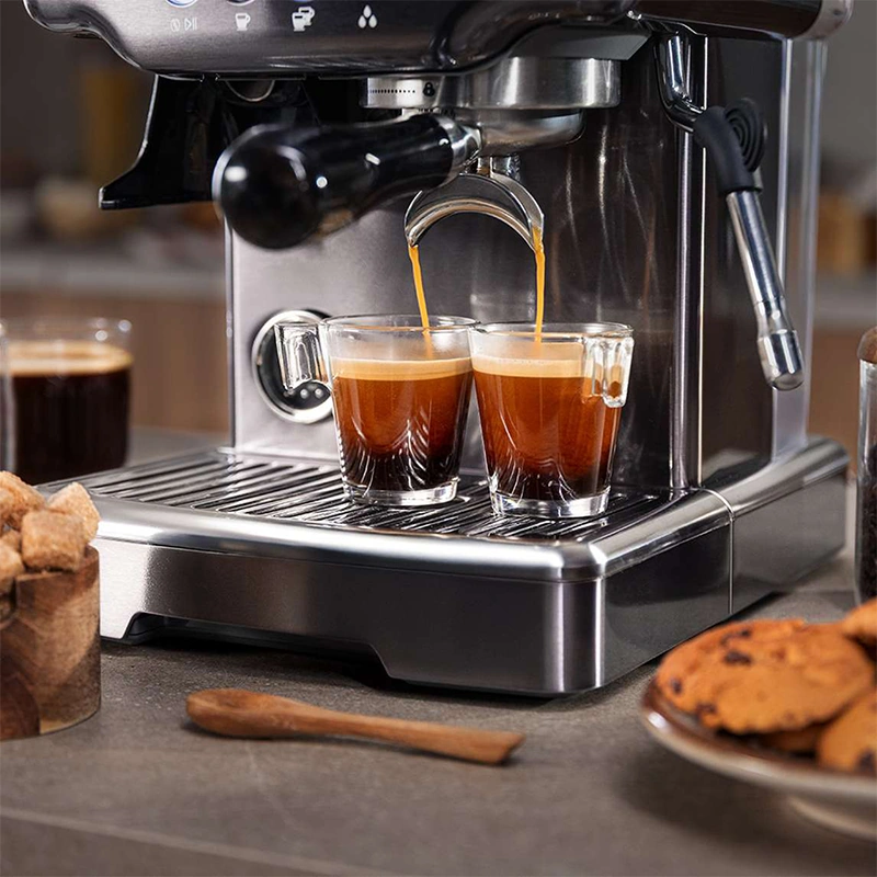 Свіжомелена кава у кавоварці CECOTEC Power Espresso 20 Barista
