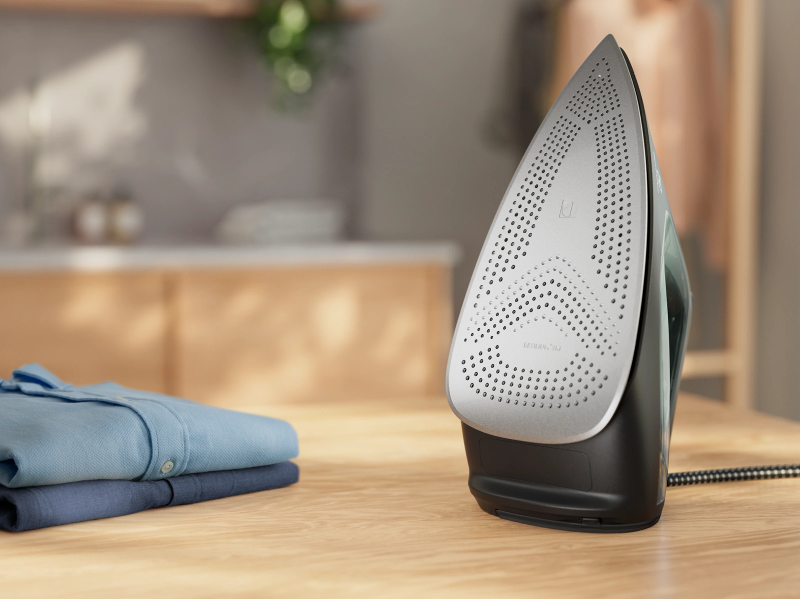 Подошва RESILIUM Ski 500 утюга Electrolux E7SI2-6OG крупным планом