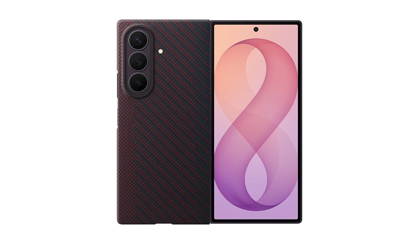 Вид сзади разложенного Galaxy Fold8 Ultra цвета графит в магнитном карбоновом чехле фиолетового цвета.