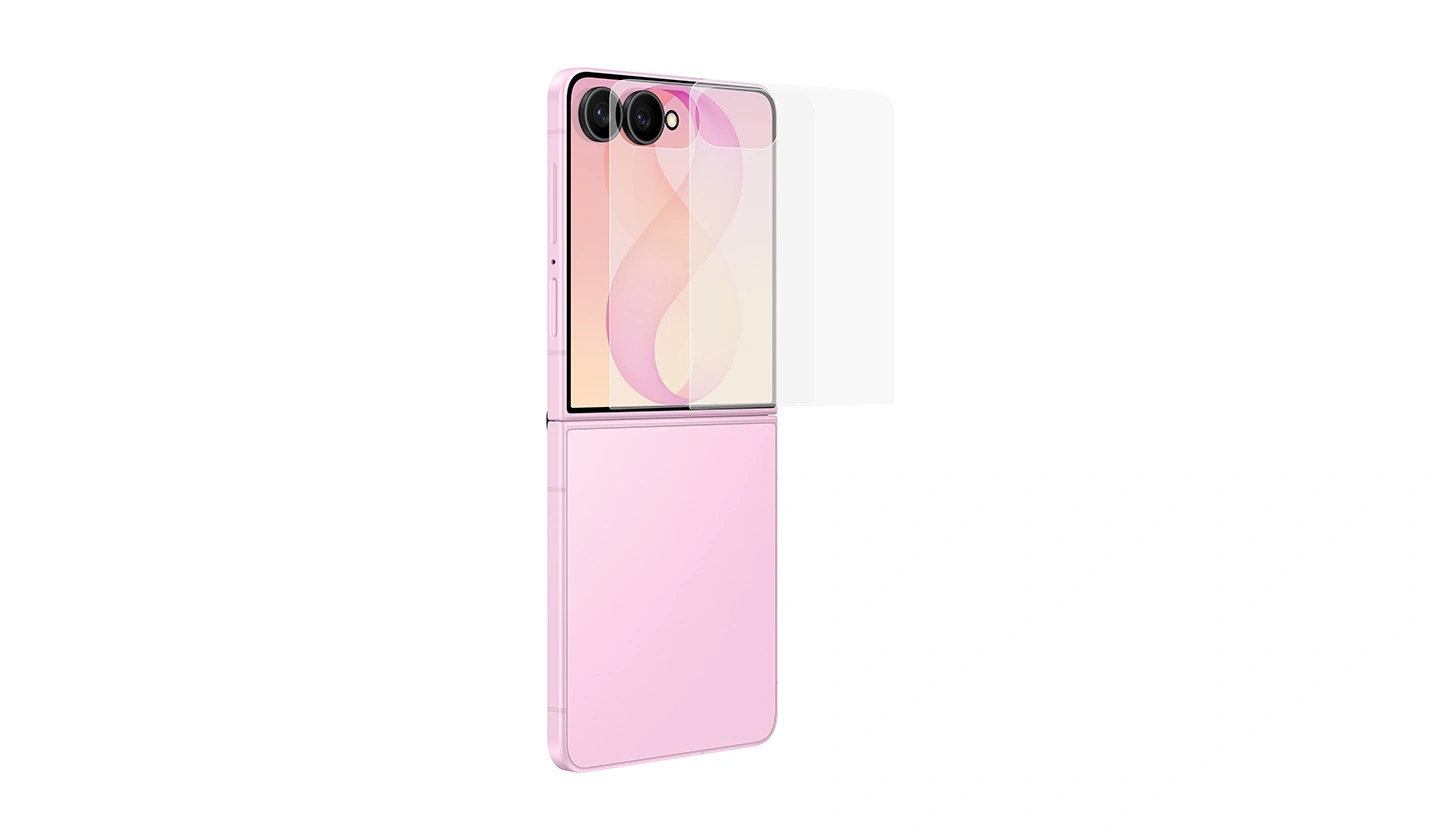 Разложенный Galaxy Flip8 розового цвета наклонён под небольшим углом, на котором видно видно два слоя антибликовой плёнки.