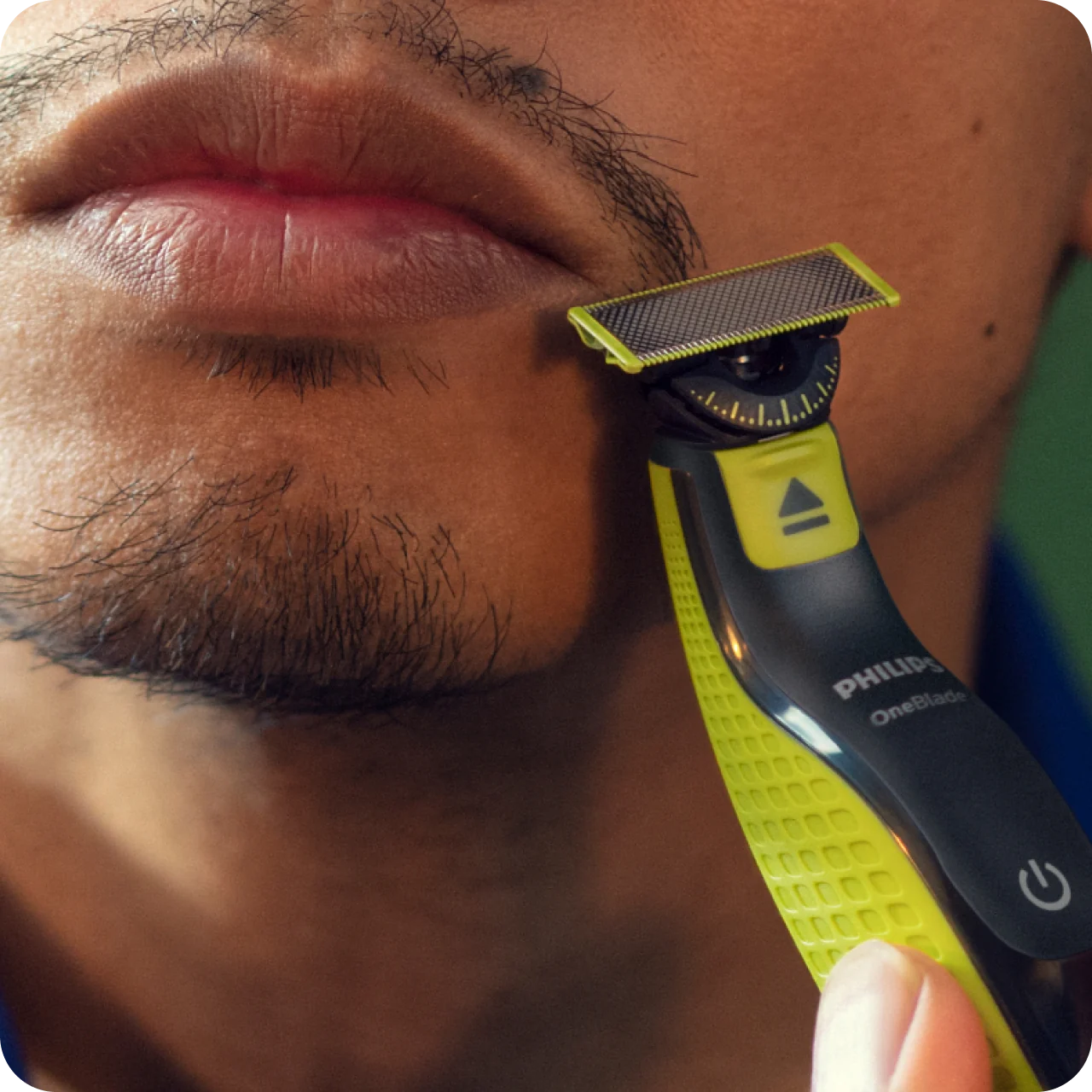 Створення контурів бороди електростанком Philips OneBlade