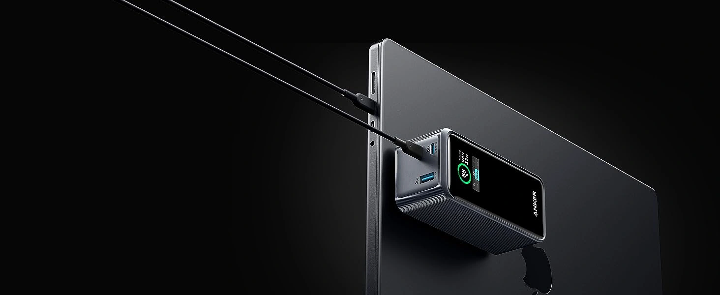 Повербанк Anker Prime заряджає ноутбук MacBook Pro 16 дюймів