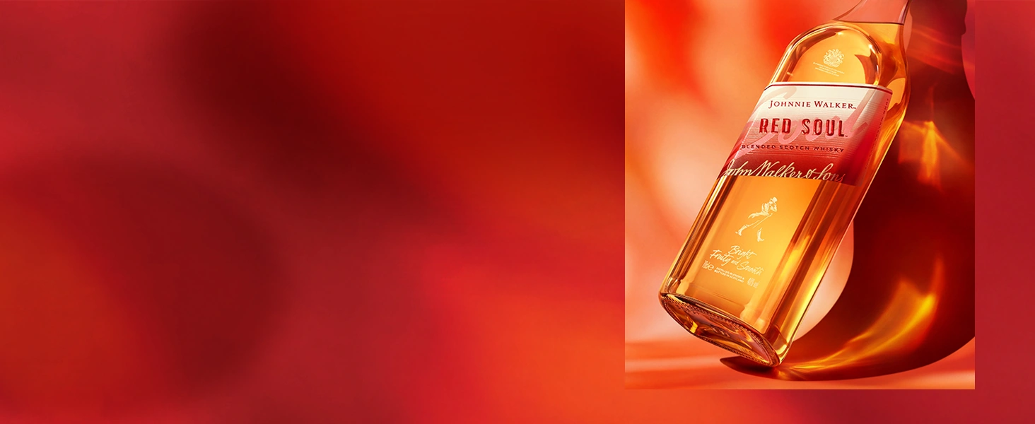 Пляшка Johnnie Walker Red Soul на червоному тлі — створений для коктейлів