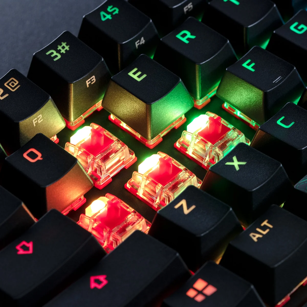 Механічні перемикачі HyperX Red під знятими кейкапами