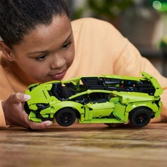 Конструктор LEGO Technic Lamborghini Huracán Tecnica 806 деталей