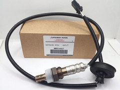 ぽち　 Amazon | URO Parts 67127302589 フロントガラスウォッシャー