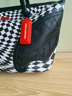 【SPRAYGROUND】【在庫限り！】THUNDERDRIPショルダーバッグ 送料関税込[SPRAYGROUND]ショルダーバッグ☆男女兼用☆大人気