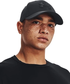 Кепка Under Armour MEN'S BLITZING ADJ черная 1376701-002