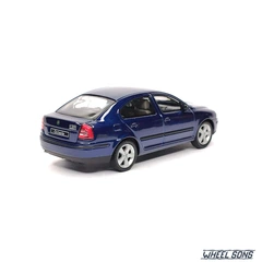 Abrex Škoda 110L 1/43 ミニカー シュコダ 世界限定100台 Amazon.co.jp