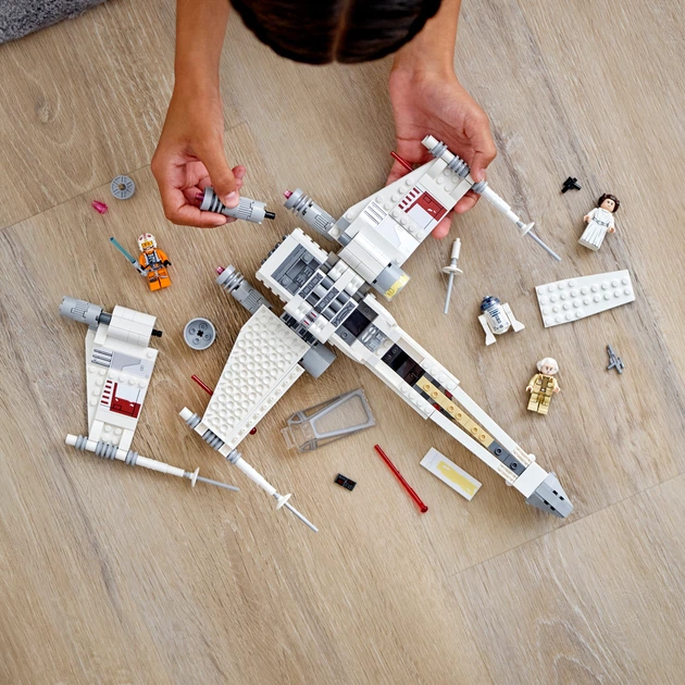 Zestaw klocków LEGO Star Wars Myśliwiec X-wing Luke'a Skywalkera 474 elementy (75301) - obraz 4