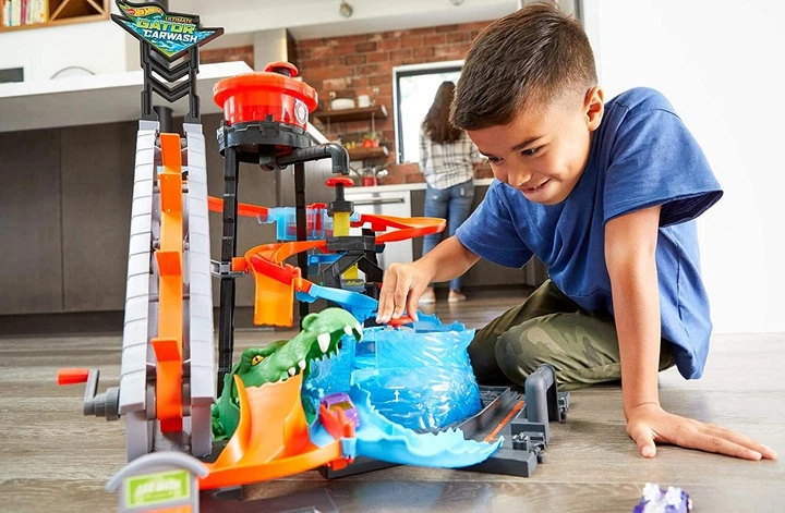 Трек Хот Вилс Водонапорная башня Hot Wheels Ultimate Gator Car Wash Playset FTB67 - изображение 3