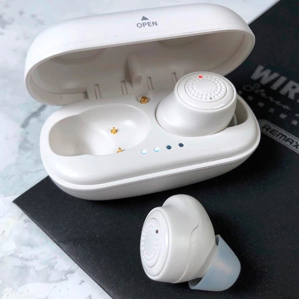 Наушники Bluetooth REMAX Stereo TWS-2S в кейсе, серебристые - изображение 4