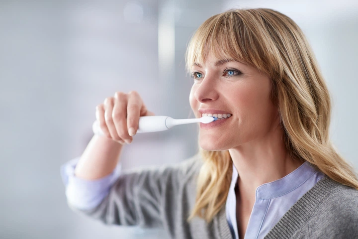 Набір електричних зубних щіток Philips ProtectiveClean 6100 Sonicare HX6877/34 - зображення 7