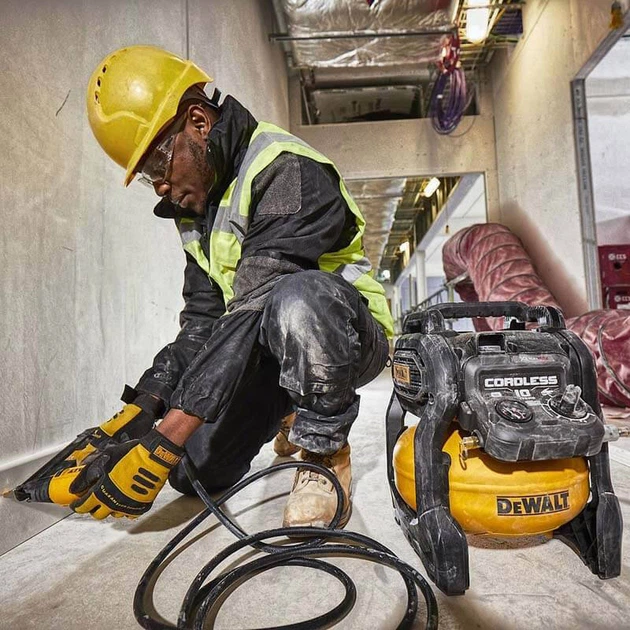 Компрессор воздушный аккумуляторный DeWALT DCC1054T2 - изображение 3