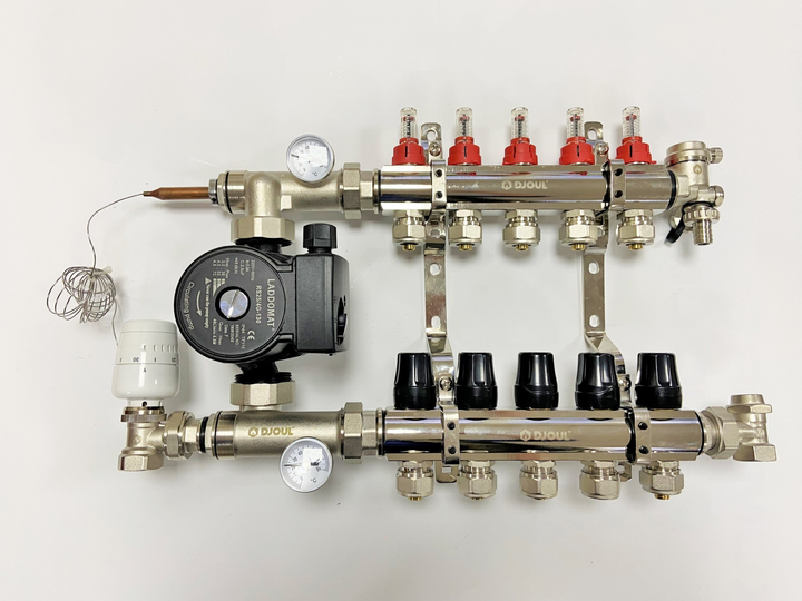 Коллекторный шкаф в сборе для теплого пола с насосом