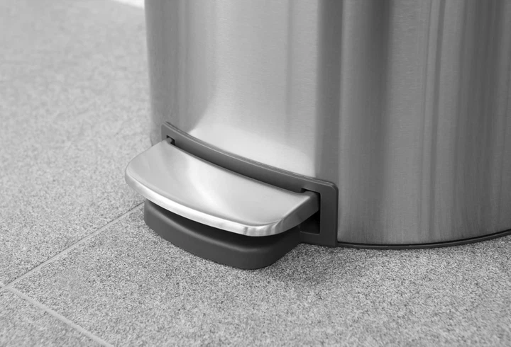 Відро для сміття Brabantia Pedal Bin FlatBack 40 л Матове сталеве (482021) - Фото 8 Відро для сміття Brabantia Pedal Bin FlatBack 40 л Матове сталеве (482021) - зображення 8