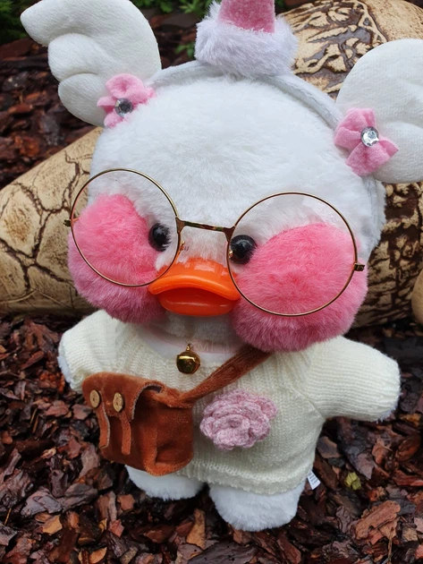 Мягкая игрушка уточка "Сafe-mimi duck" в белом свитере с розочкой 30 см. - Фото 3 Мягкая игрушка уточка "Сafe-mimi duck" в белом свитере с розочкой 30 см. - изображение 3
