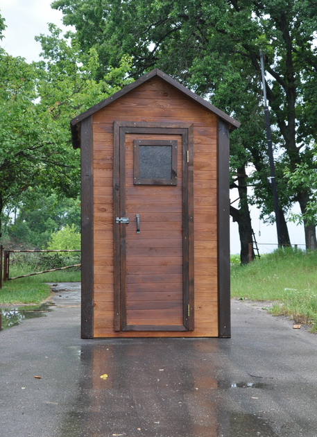 Туалет деревянный односкатный с ОКНОМ, неокр., высока ступень