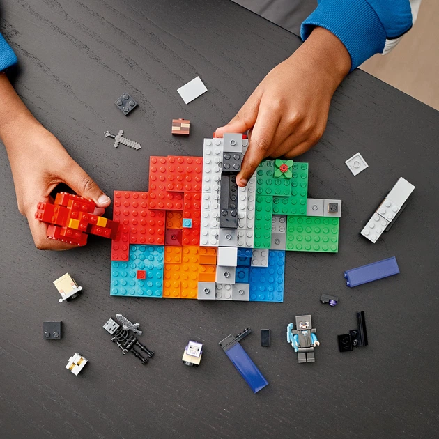 Zestaw klocków LEGO Minecraft Zniszczony portal 316 elementów (21172) - obraz 5