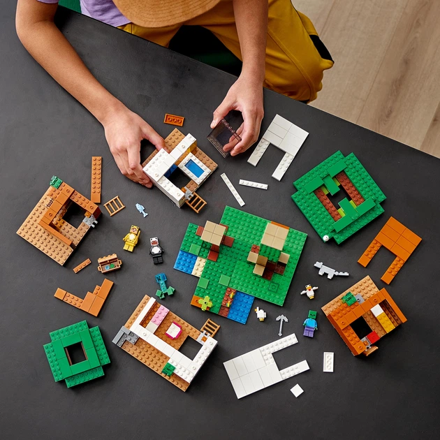 Zestaw klocków LEGO Minecraft Nowoczesny domek na drzewie 909 elementów (21174) - obraz 5