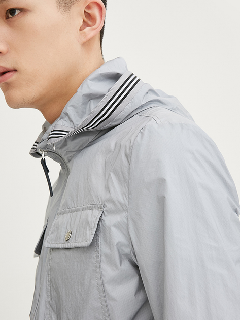Ветровка с накладными карманами Jack & Jones 217121517 L (80424L) Серый ...