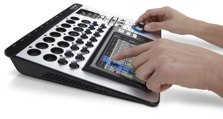 Микшерный пульт QSC TouchMix-16 - изображение 3