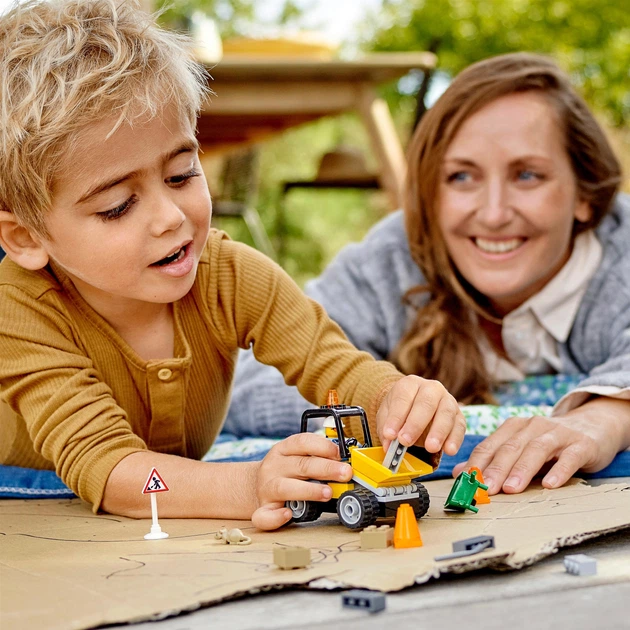 Zestaw klocków LEGO City Great Vehicles Pickup do robót drogowych 58 elementów (60284) - obraz 3