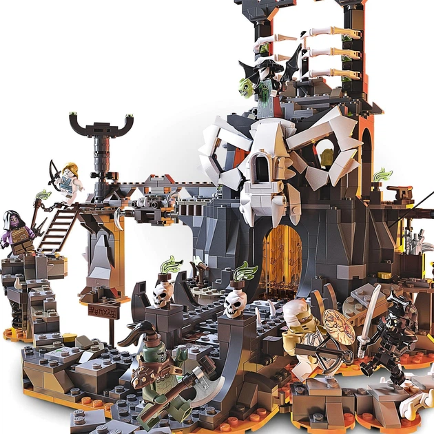 Конструктор LEGO Ninjago Подземелье колдуна-скелета 1171 деталь