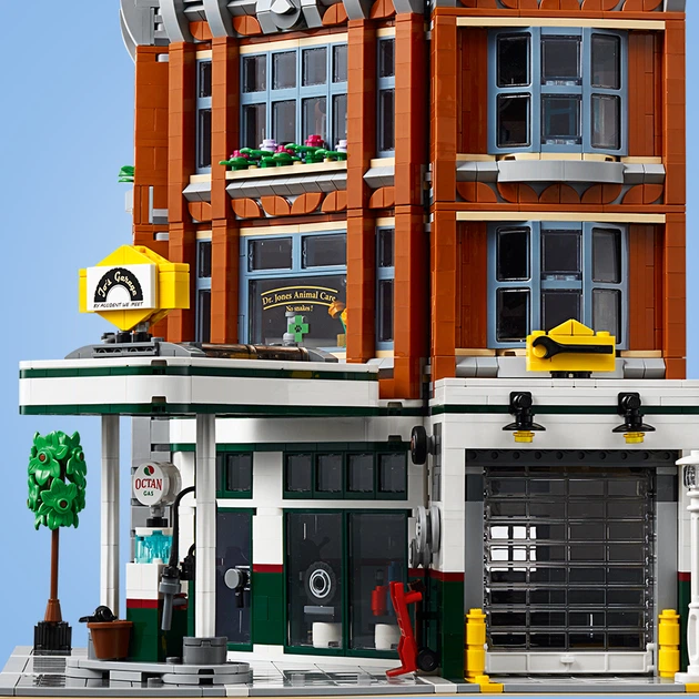 Zestaw klocków LEGO Creator Expert Garaż na rogu 2569 elementów (10264) - obraz 3