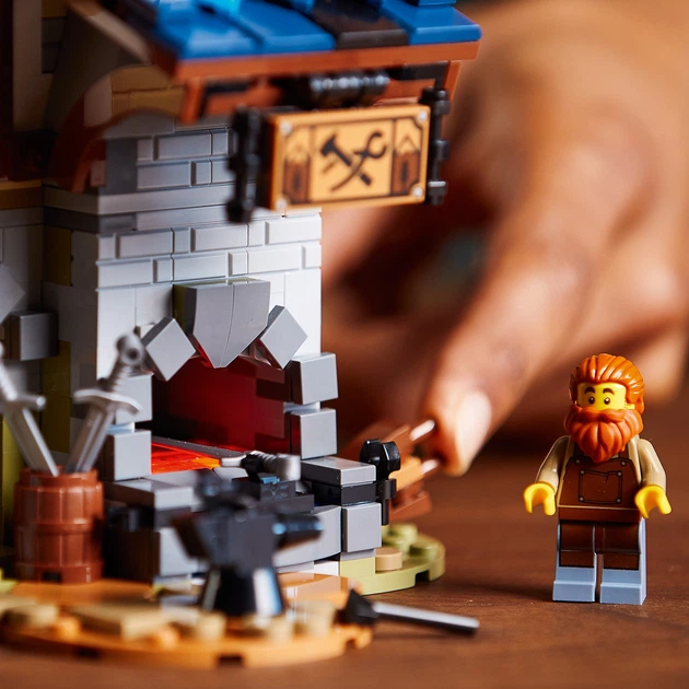 Конструктор LEGO Ideas Середньовічна кузня 2164 деталі (21325) - Фото 10 Конструктор LEGO Ideas Середньовічна кузня 2164 деталі (21325) - зображення 10