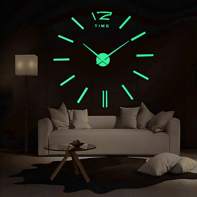 Часы электронные с индикацией часов, минут и секунд