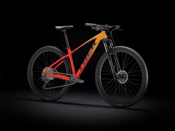 Велосипед Trek MARLIN 7 29 Marigold to Radioactive Red Fade 2021 - изображение 2