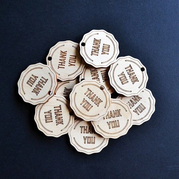 Дерев'яні бирки "THANK YOU"(1шт). Ярлики, лейби, бірочки з дерева для пакування крафтових товарів ручної роботи - Фото 2 Дерев'яні бирки "THANK YOU"(1шт). Ярлики, лейби, бірочки з дерева для пакування крафтових товарів ручної роботи - зображення 2