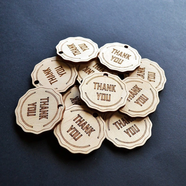 Дерев'яні бирки "THANK YOU"(1шт). Ярлики, лейби, бірочки з дерева для пакування крафтових товарів ручної роботи - Фото 3 Дерев'яні бирки "THANK YOU"(1шт). Ярлики, лейби, бірочки з дерева для пакування крафтових товарів ручної роботи - зображення 3