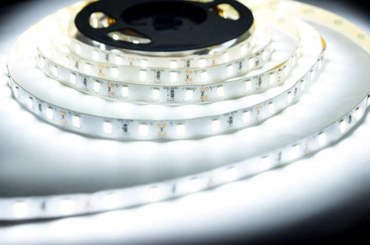 Яркая светодиодная лента в силиконе с клейкой основой SMD 5050 60 LEDs/M 5м 12V IP65 Белая - изображение 2